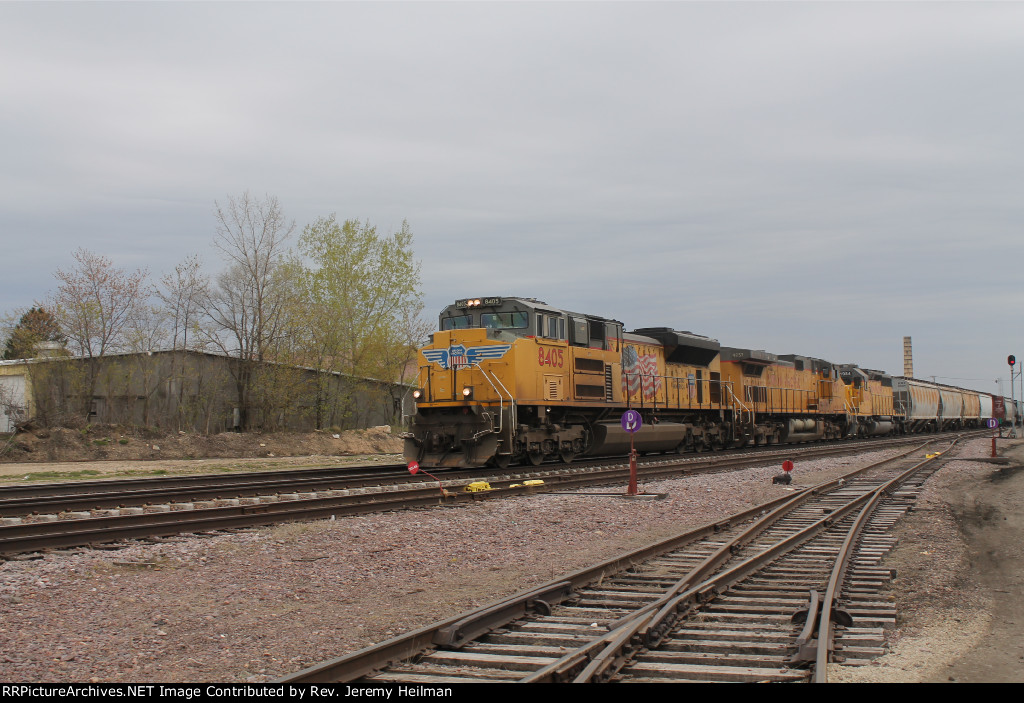 UP 8405 &amp; others (3)